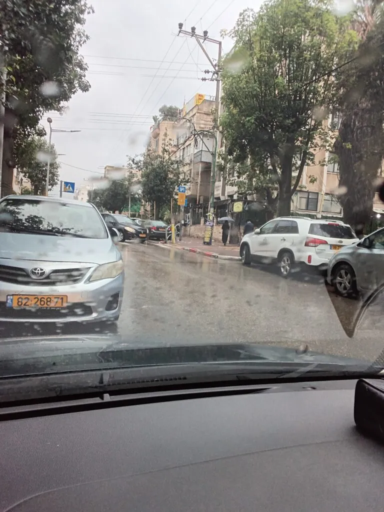 גשום, אבל לא סוער