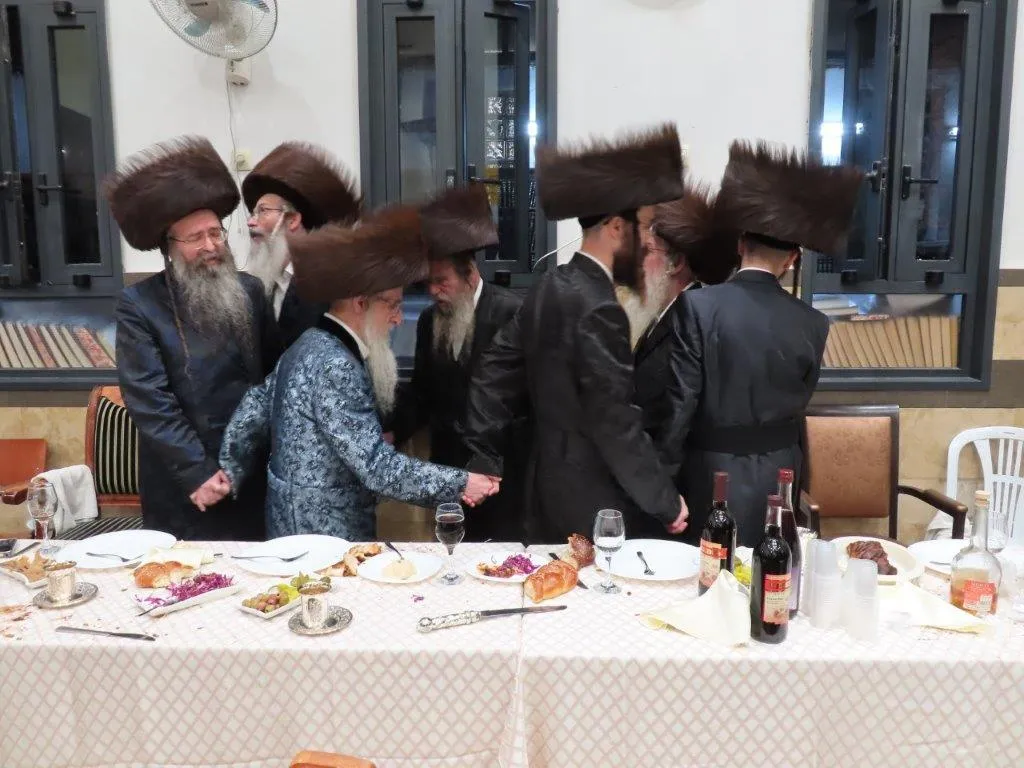 ריקוד האדמורים בשמחה