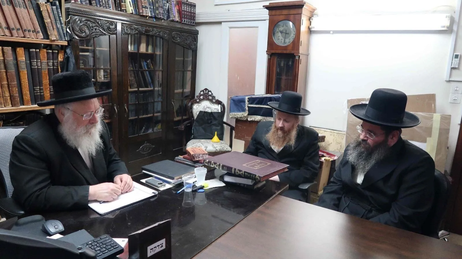 הרב זילברשטיין בביקור אצל רב העיר הרב לנדא שליט"א