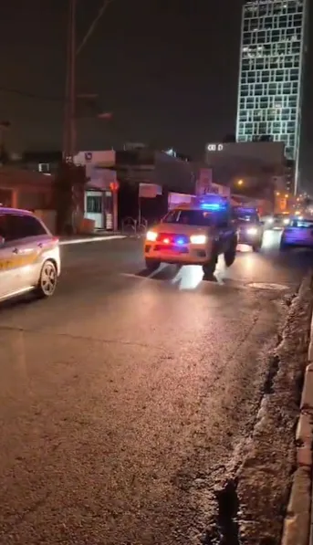 כוחות המשטרה סמוך לדירה