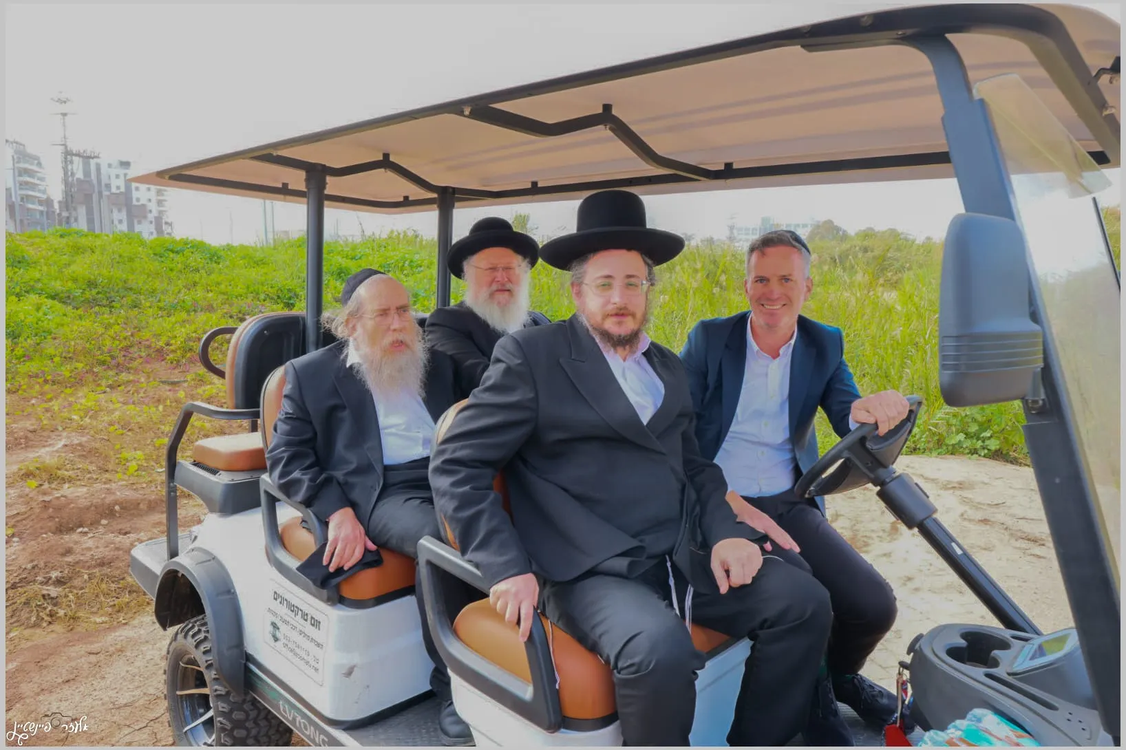 הרבנים בסיור בשטח הפארק