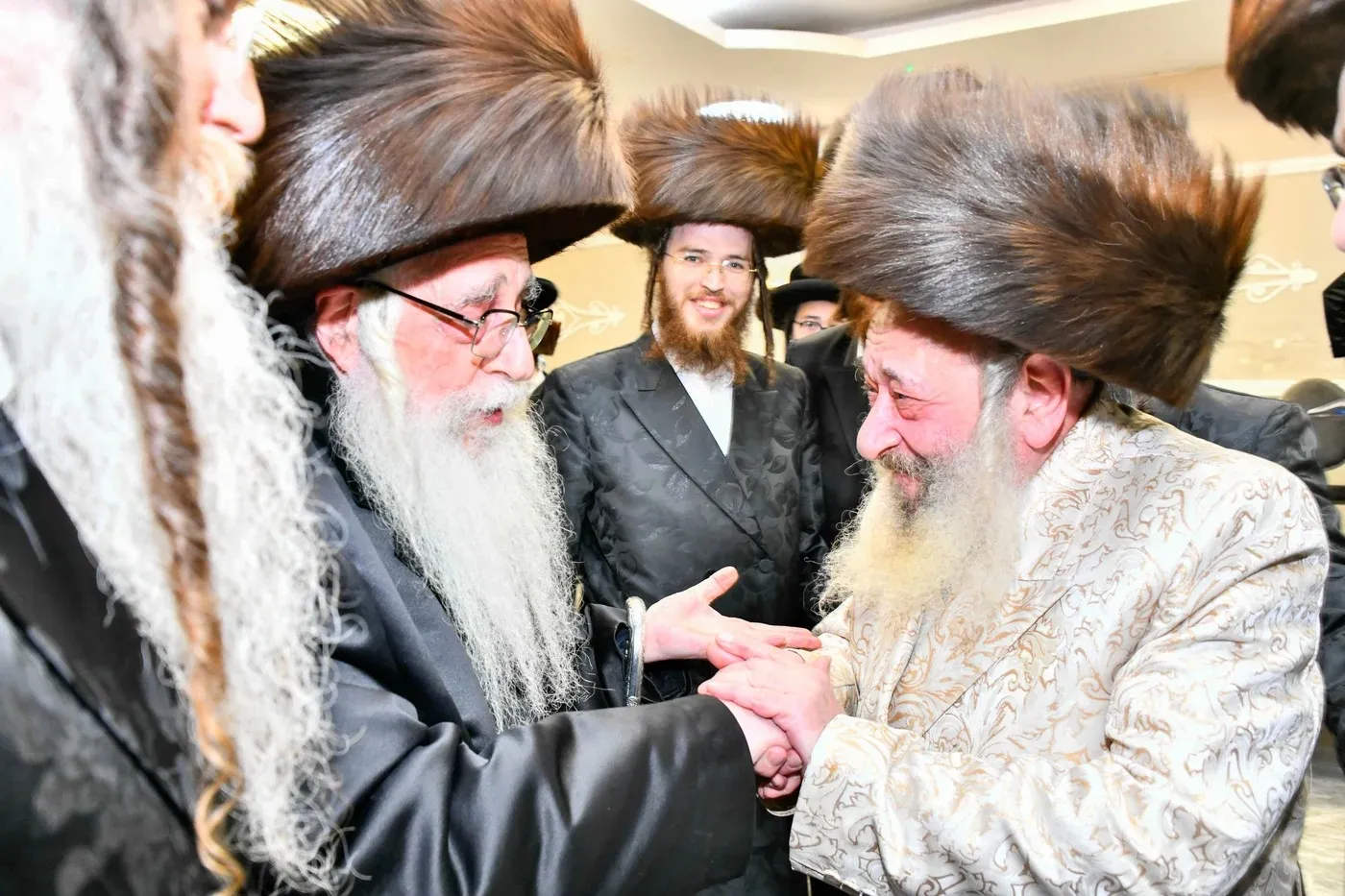 האדמורי"ם מצאנז ומדעעש שליט"א בשמחת החתונה