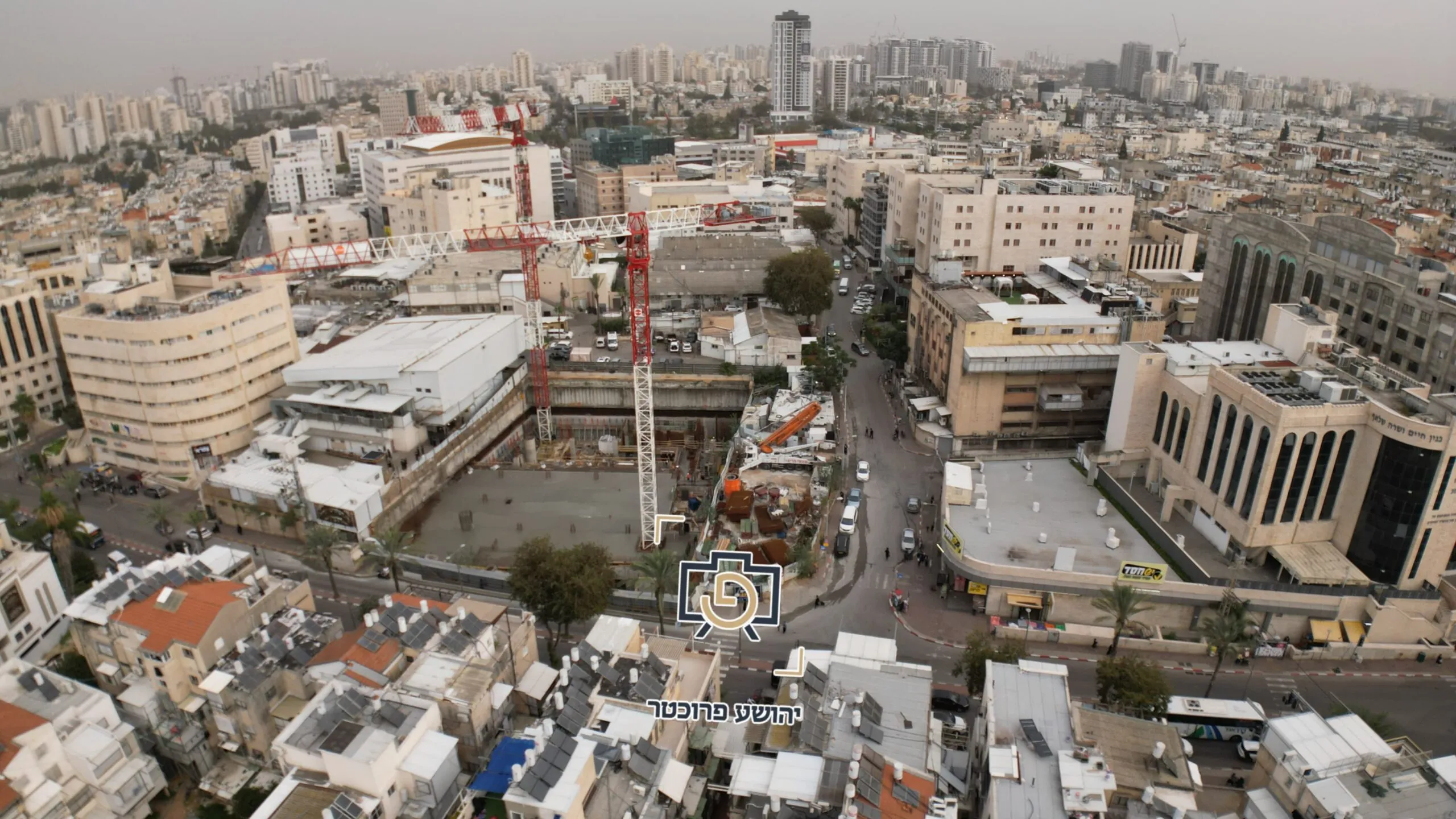 הבנין ממבט על