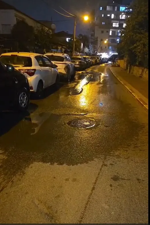 הביוב שזורם ברחובות.
