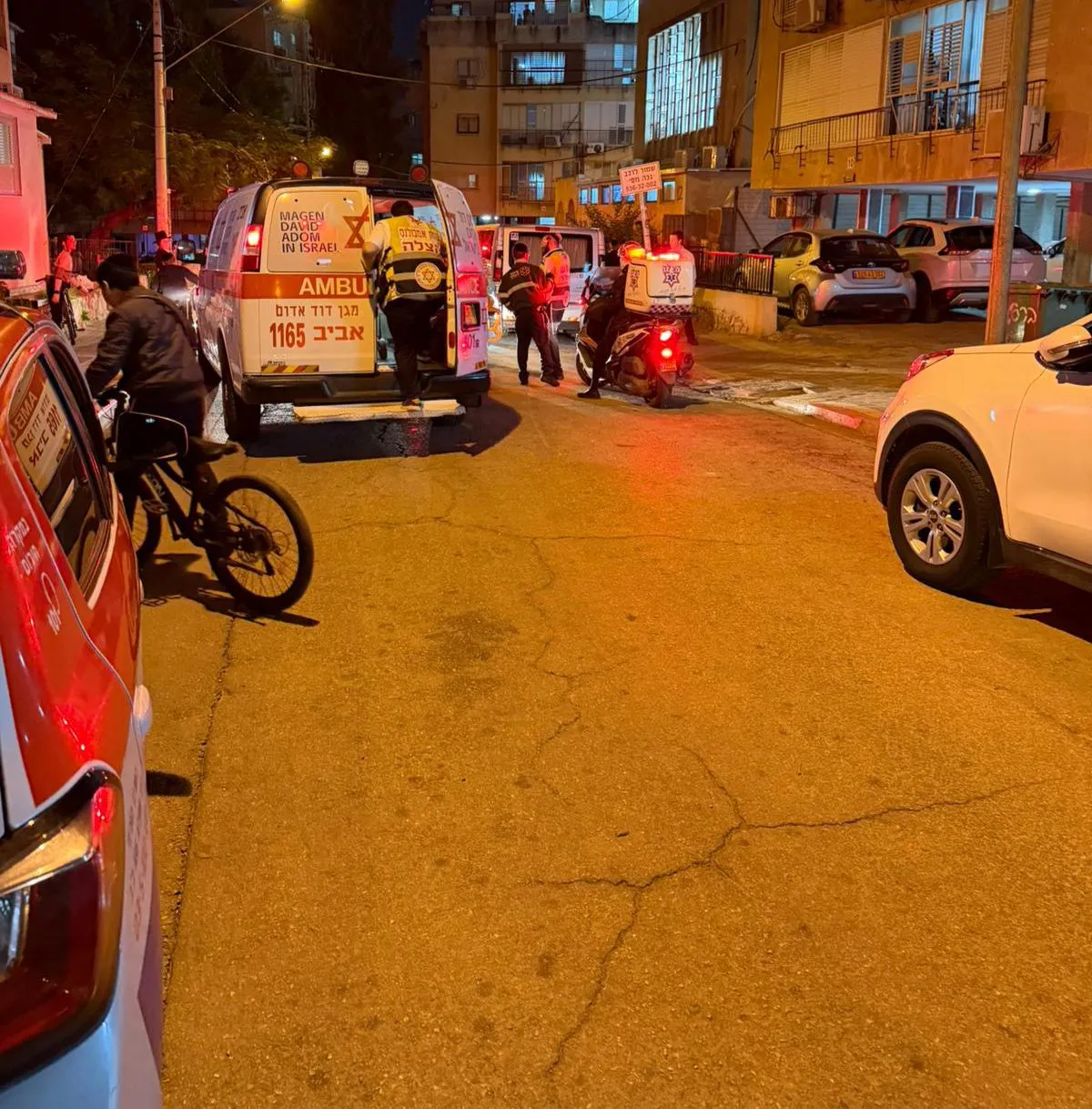 ילד שמעד ממדרכה שבורה והוזקק לטיפול רפואי