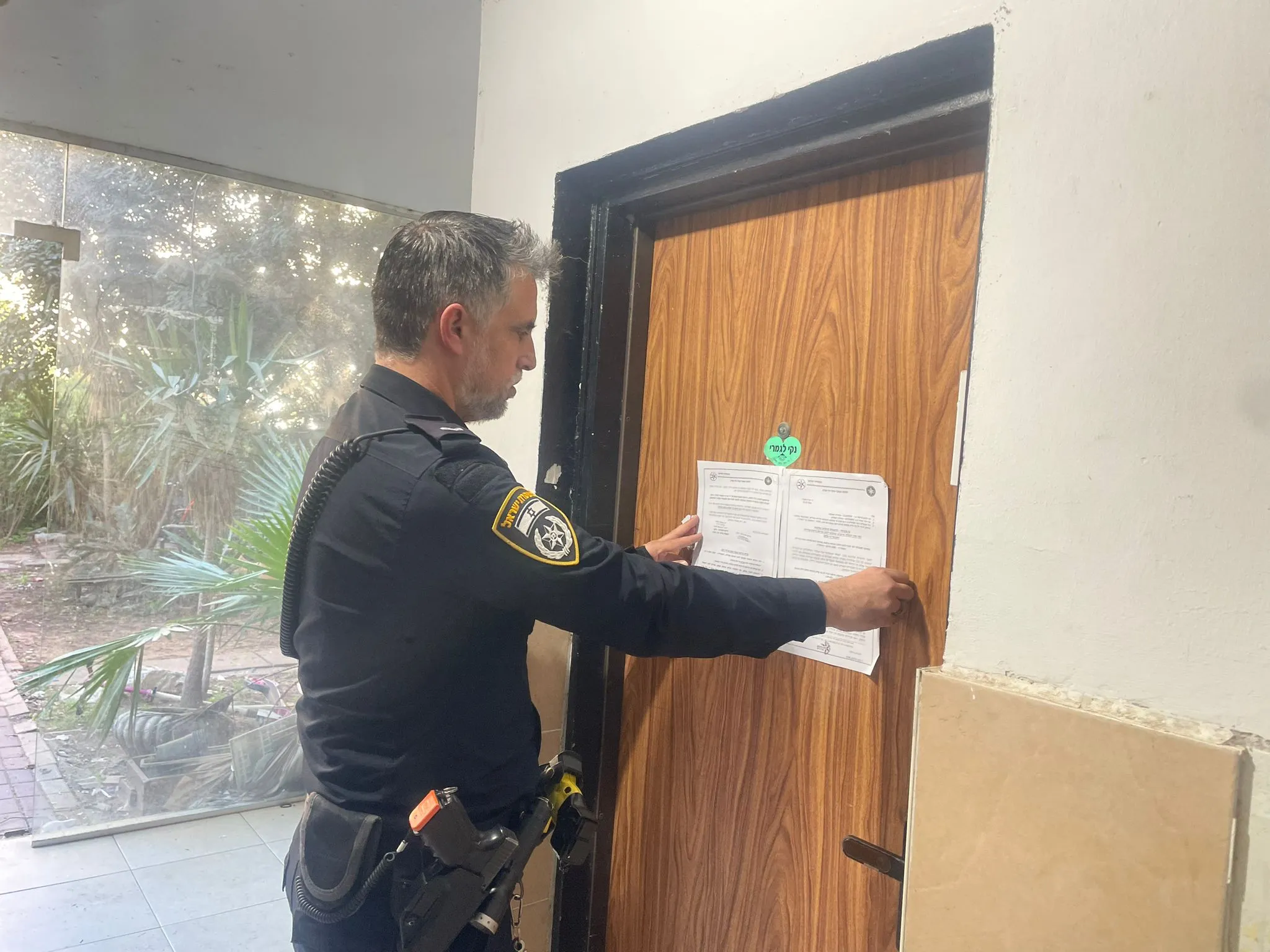 צו סגירה למקום