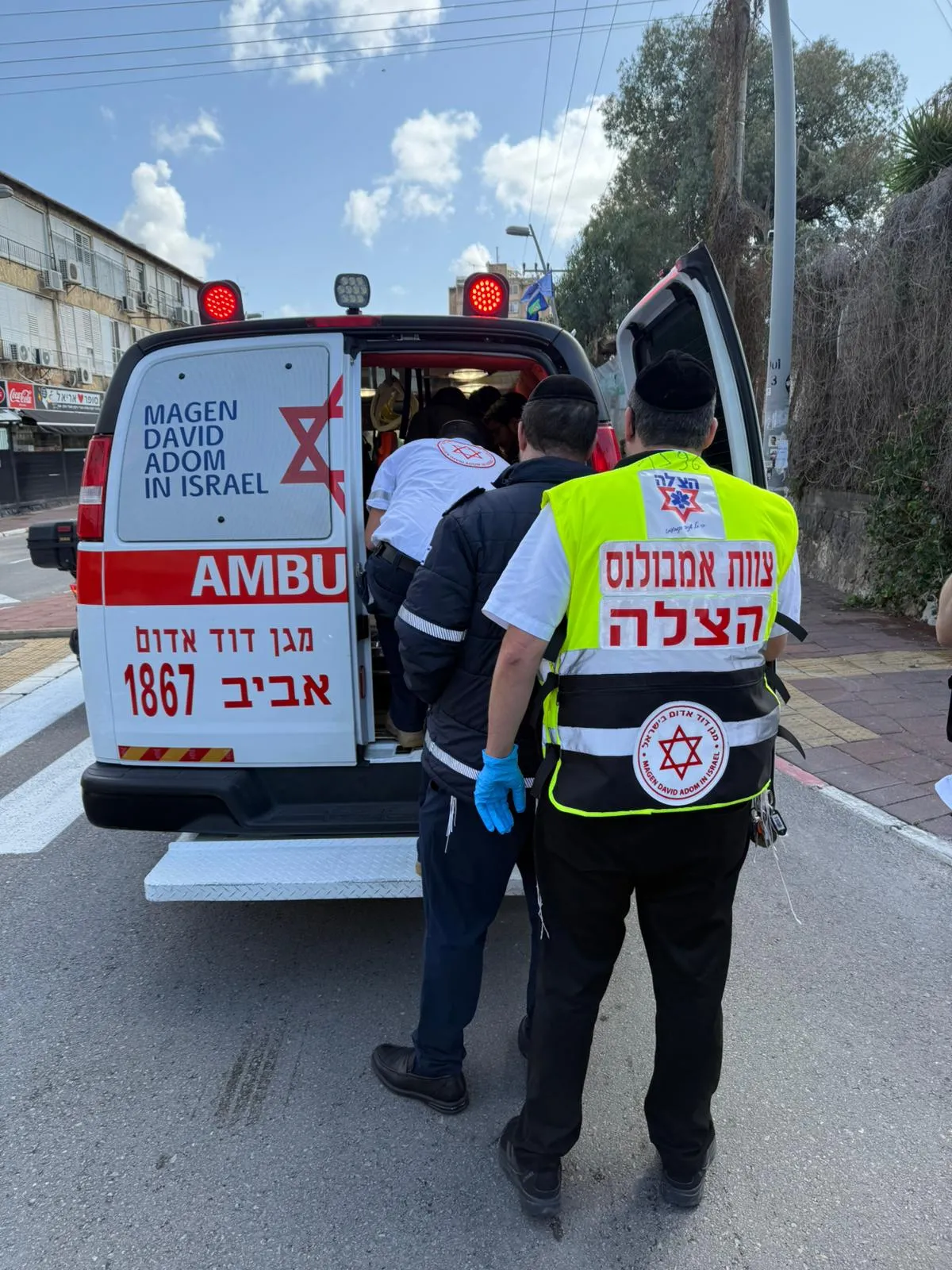 כונני הצלה במקום