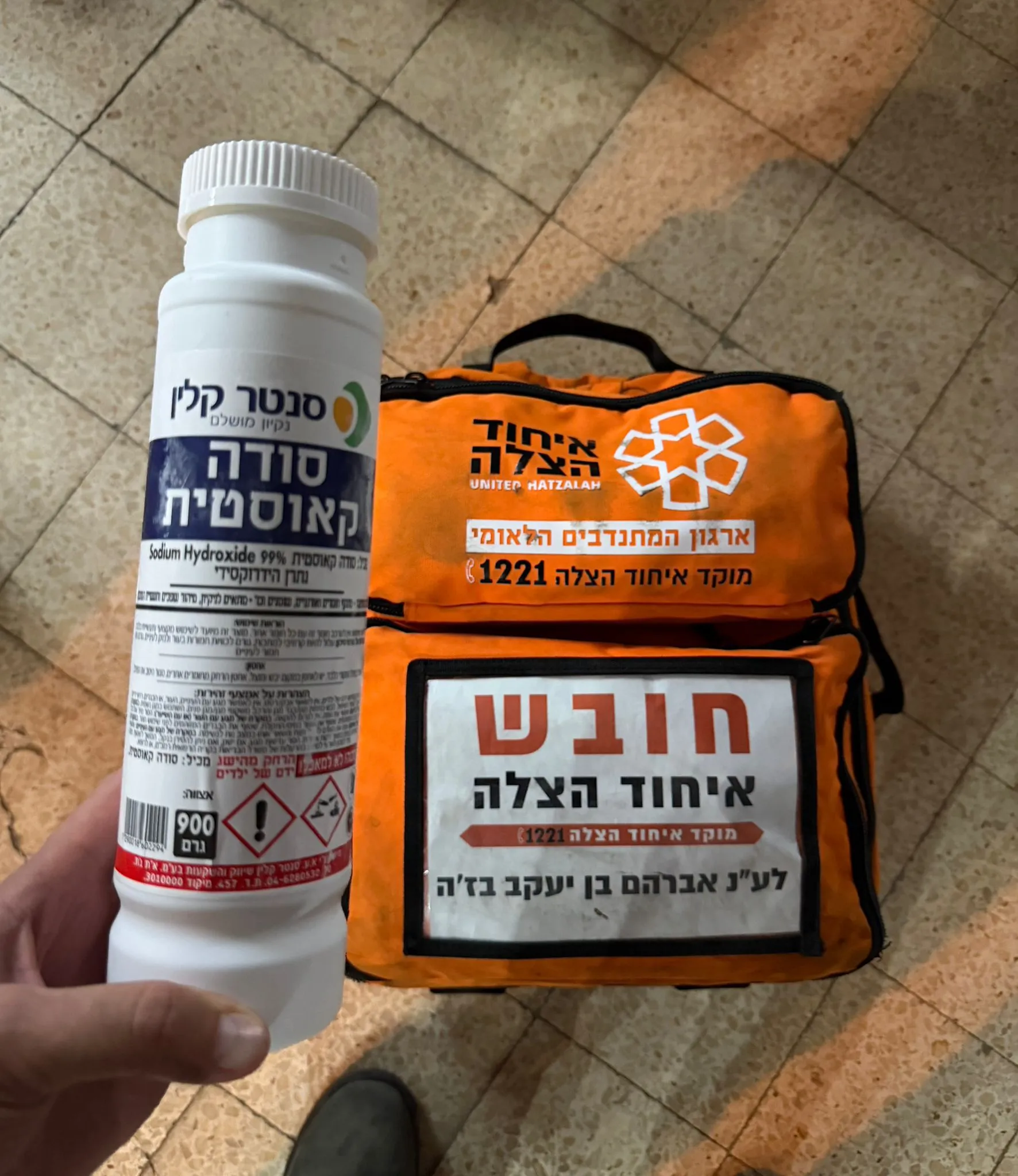 בני ברק: גבר נכווה בפניו מסודה קאוסטית במהלך הניקיונות