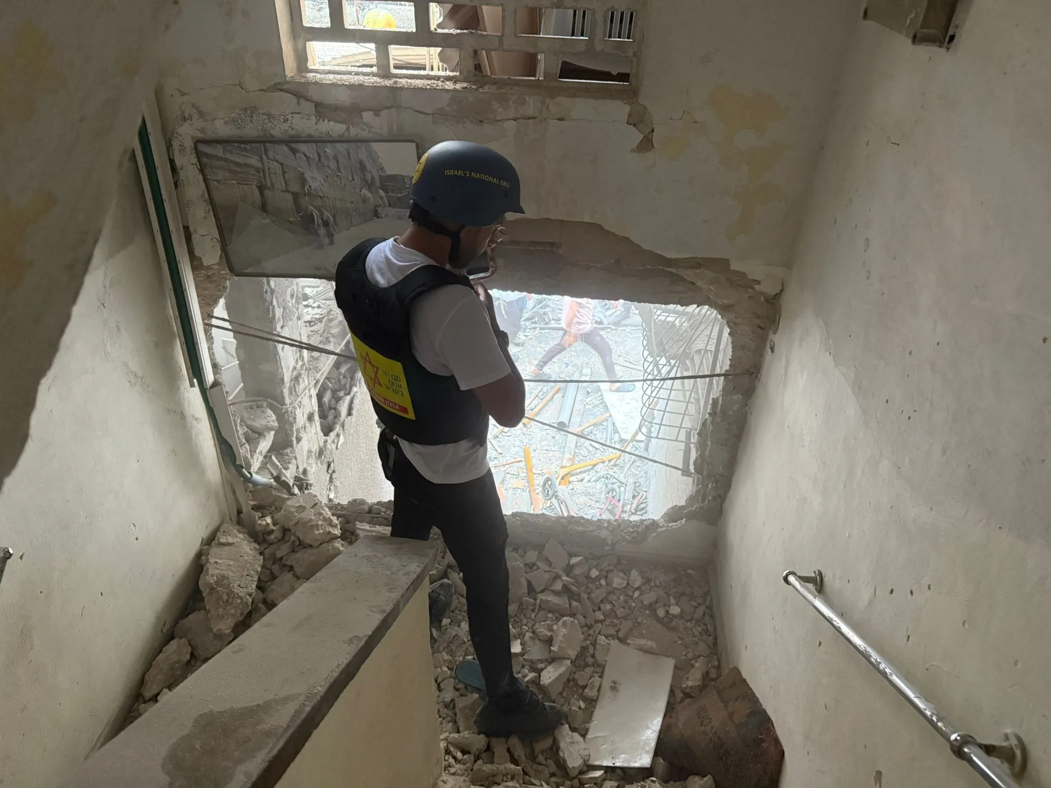 זירת נפילה במרכז. צילום: דוברות מד"א