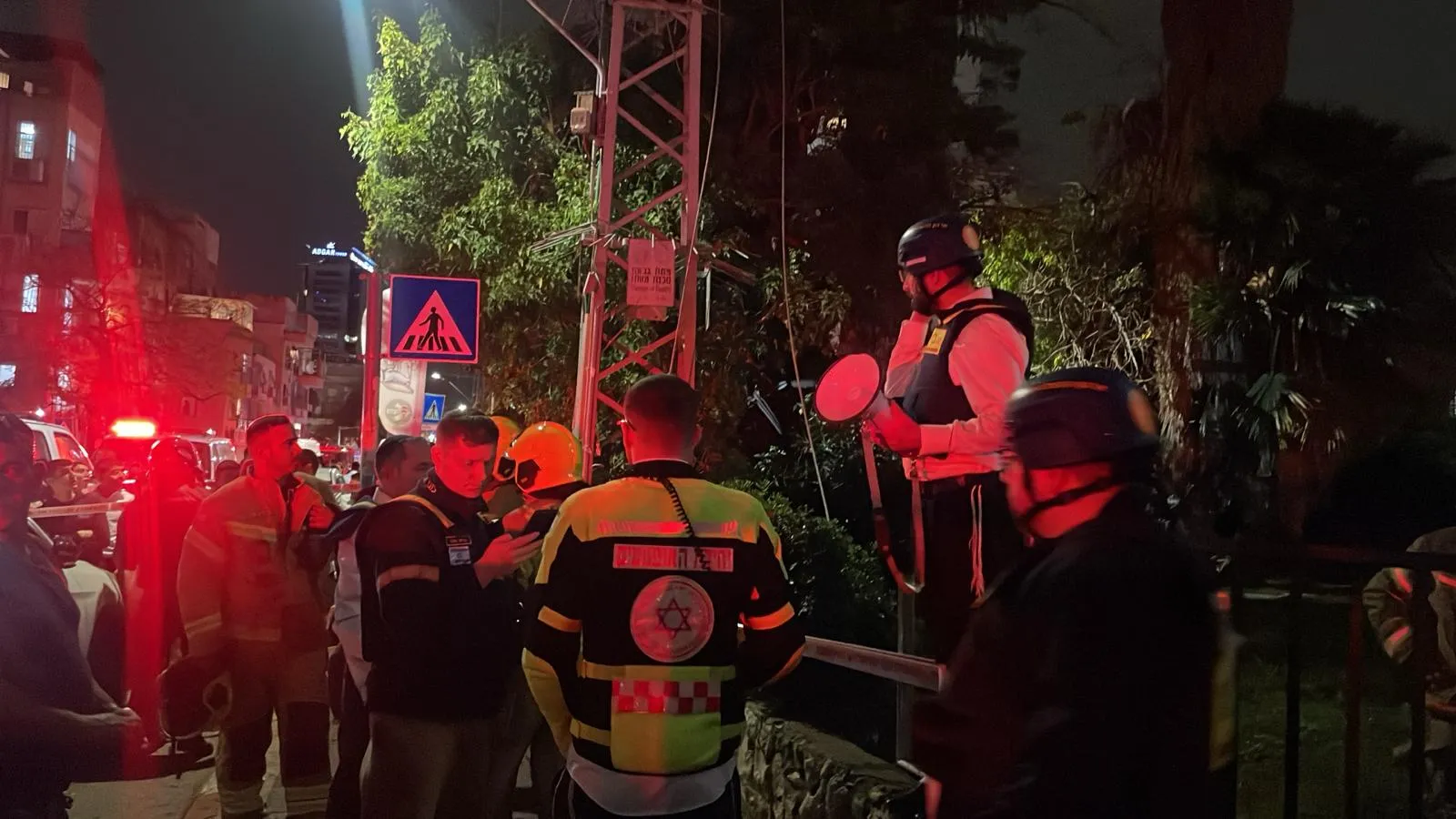 ליל החג בבני ברק: 5 נפגעו קל; רסיסים פגעו קו מים ראשי