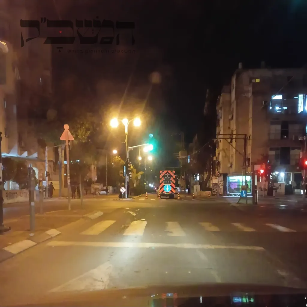 בלב בני ברק: איבדה שליטה על הרכב והתנגשה בעמוד תאורה