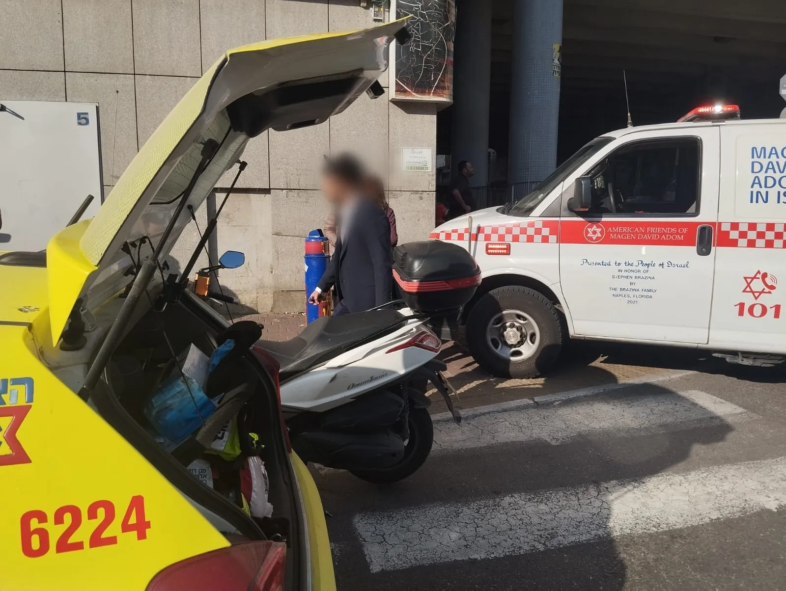 "הוא נכנס בי חזיתית": עיתונאי נפצע בתאונת דרכים בבני ברק