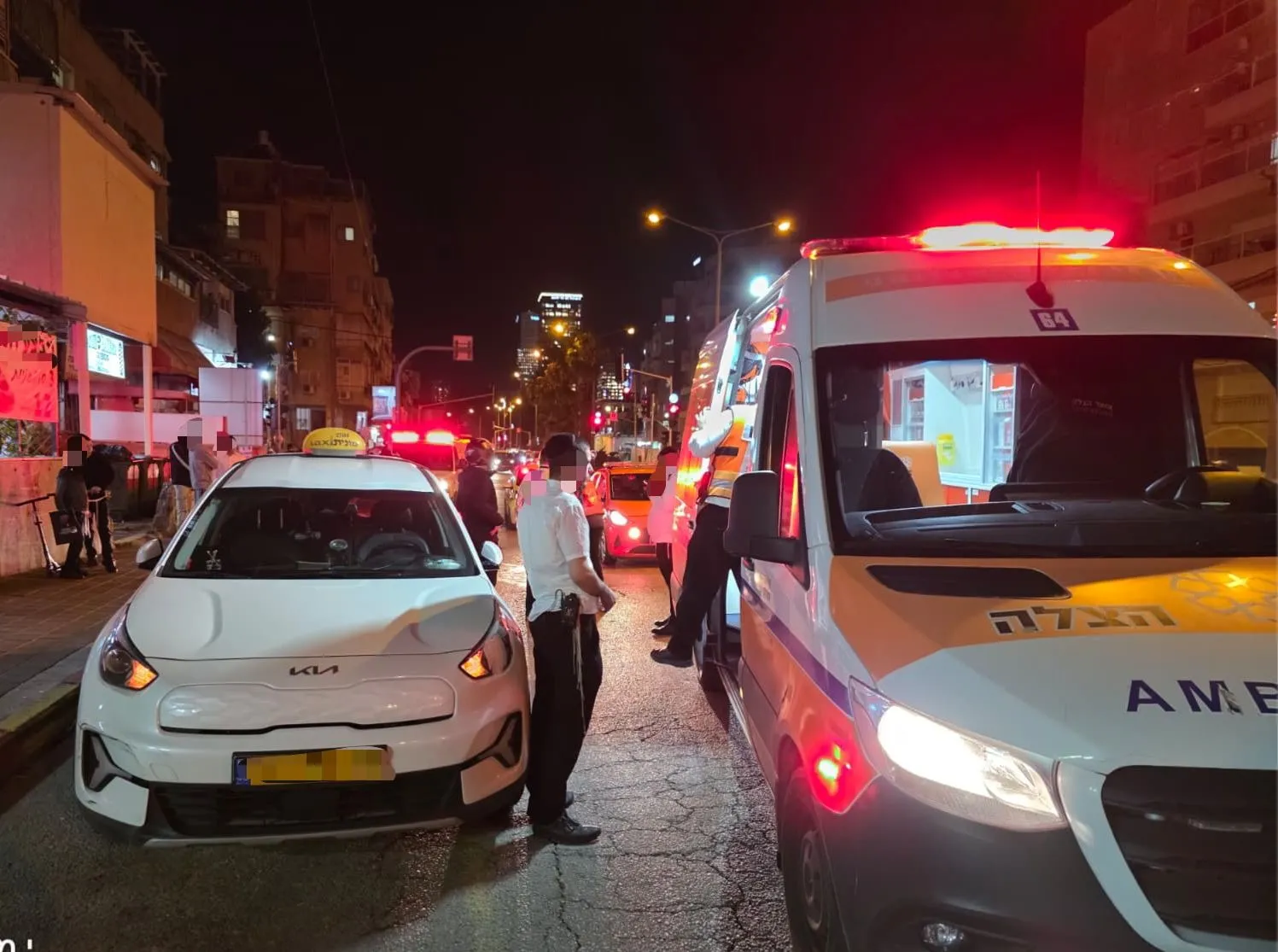 תאונה במרכז הצומת בבני ברק: הולך רגל פונה למעייני הישועה
