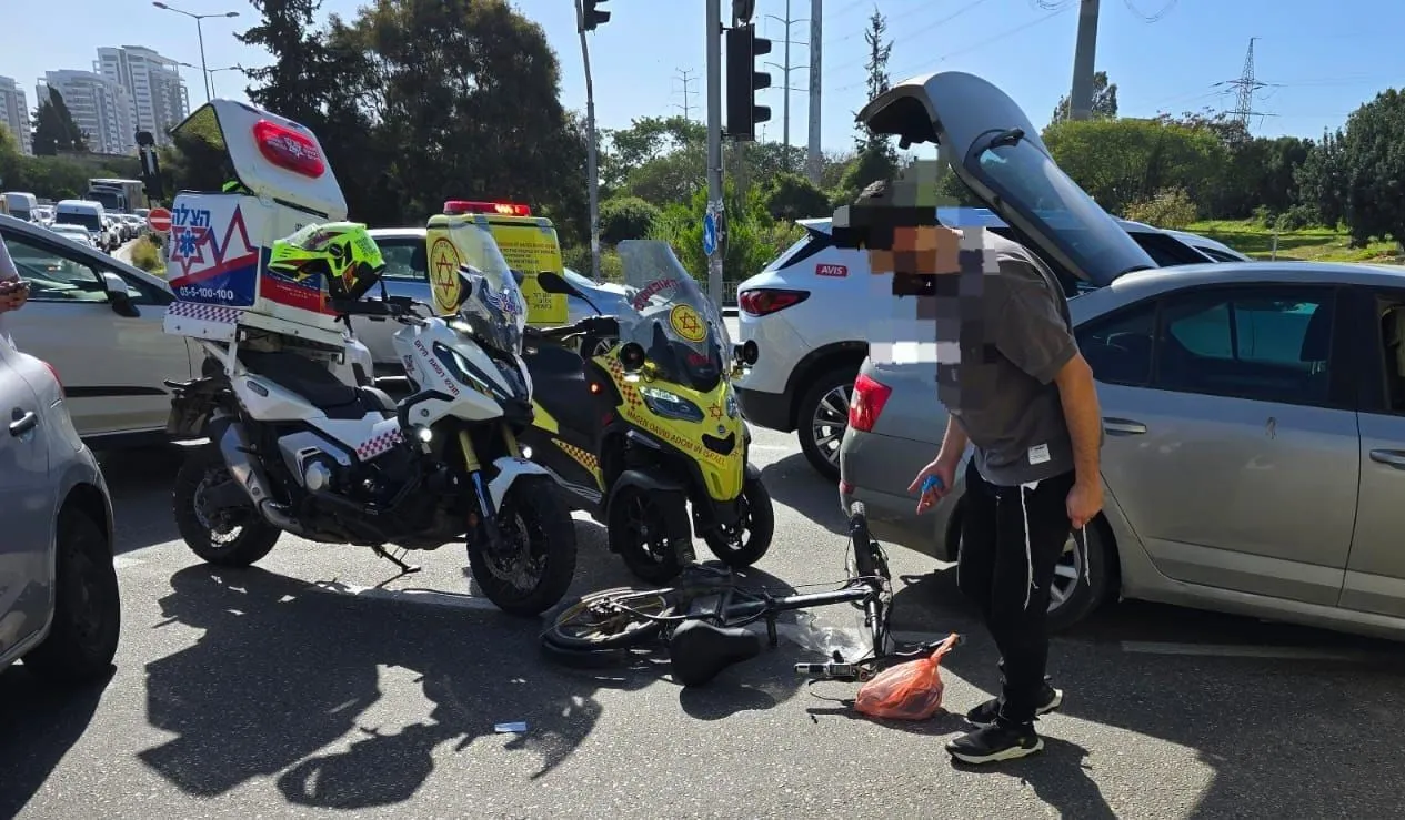 רגעים של חרדה בגבול בני ברק: רוכב אופניים נפצע בינוני