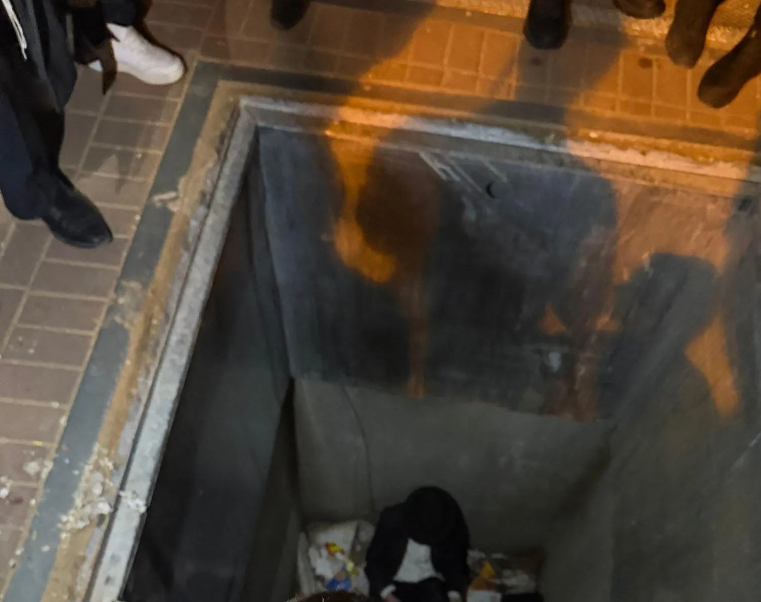 בן 45 פונה במצב בינוני לאחר שנפל לפיר פח אשפה