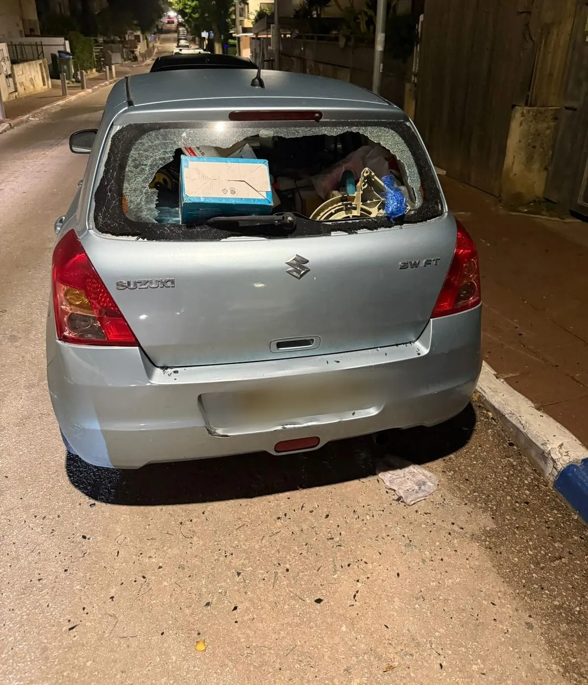 ניפץ שמשת רכב עבור 2,000 ש"ח – ונעצר "על חם"