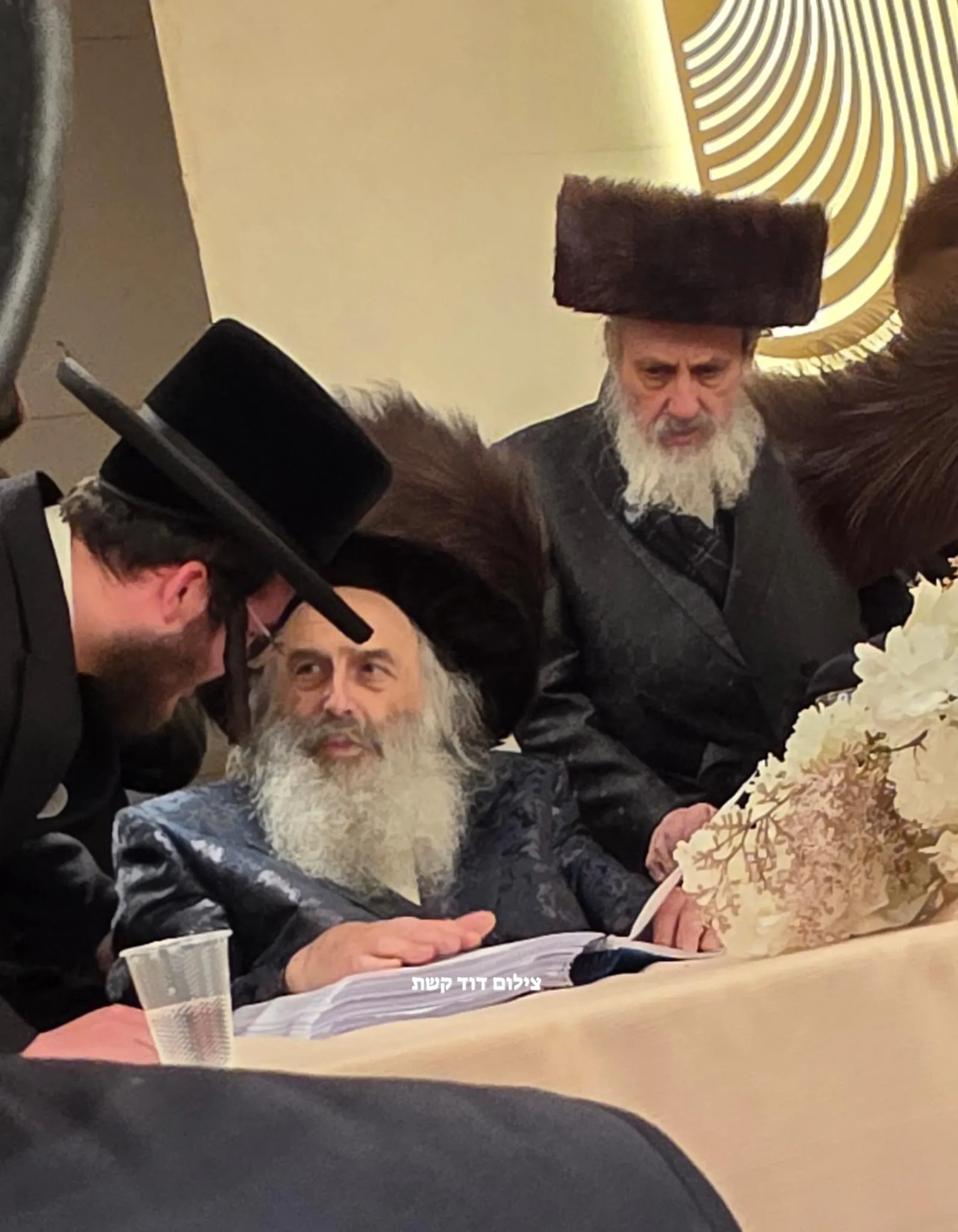 הכניסה למורשים בלבד: האבטחה החריגה בפתח חתונת נכד החיד"ו
