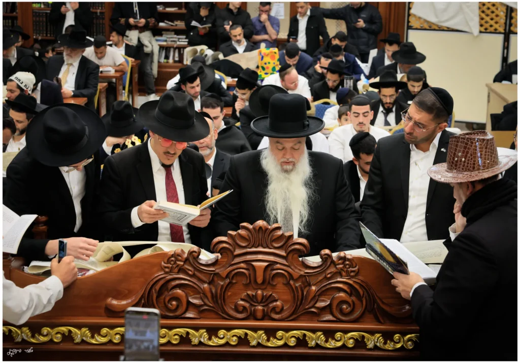 קריאת מגילה אצל הרב יגאל כהן שליט"א