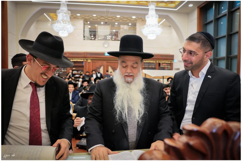 קריאת מגילה אצל הרב יגאל כהן שליט"א