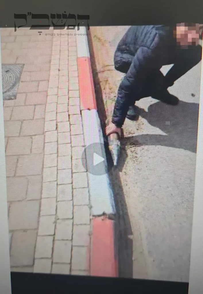 האזרח אוסף את הרסיס