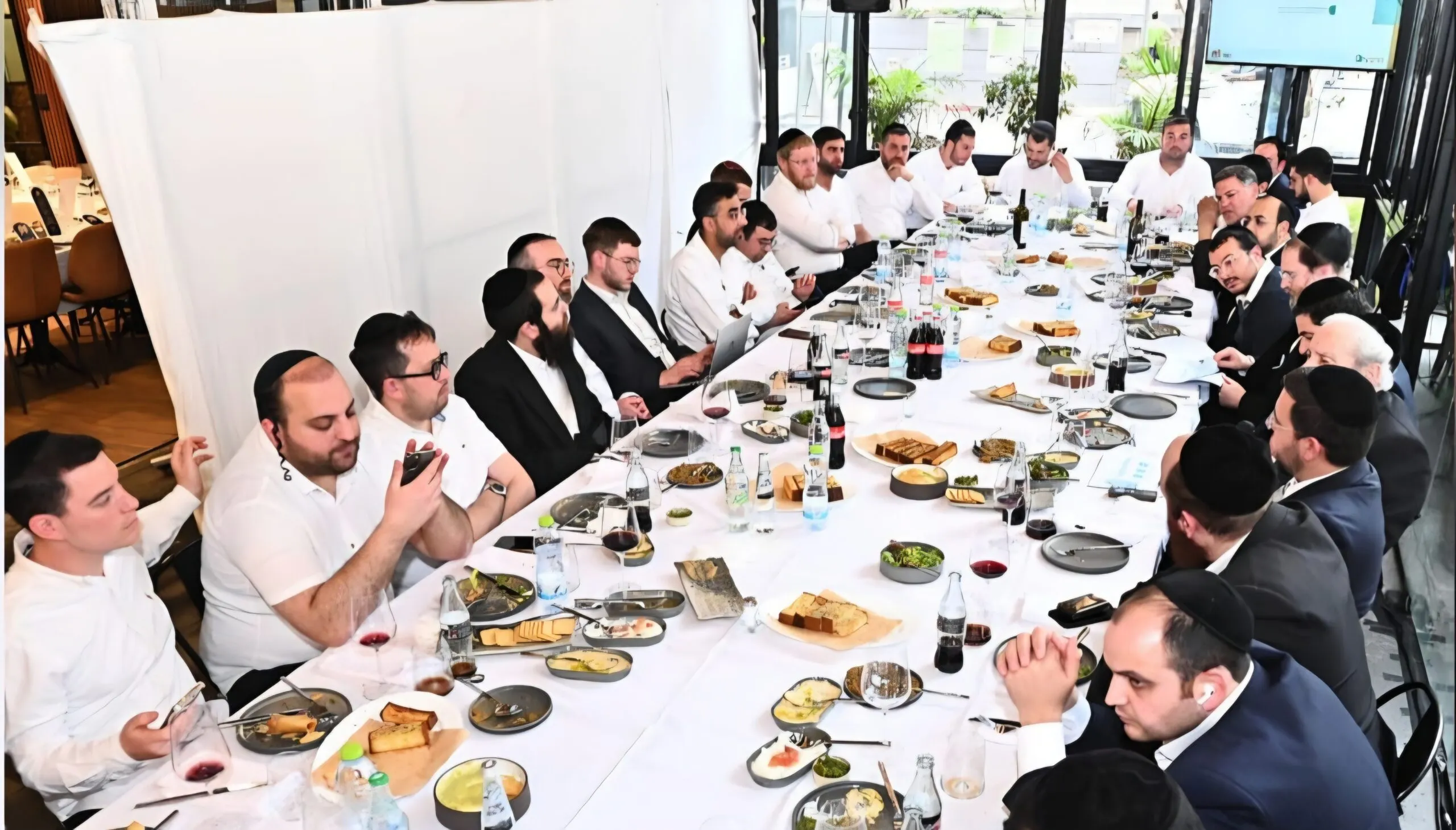 העירייה קיימה מפגש פסגה ראשון מסוגו עם בכירי התקשורת