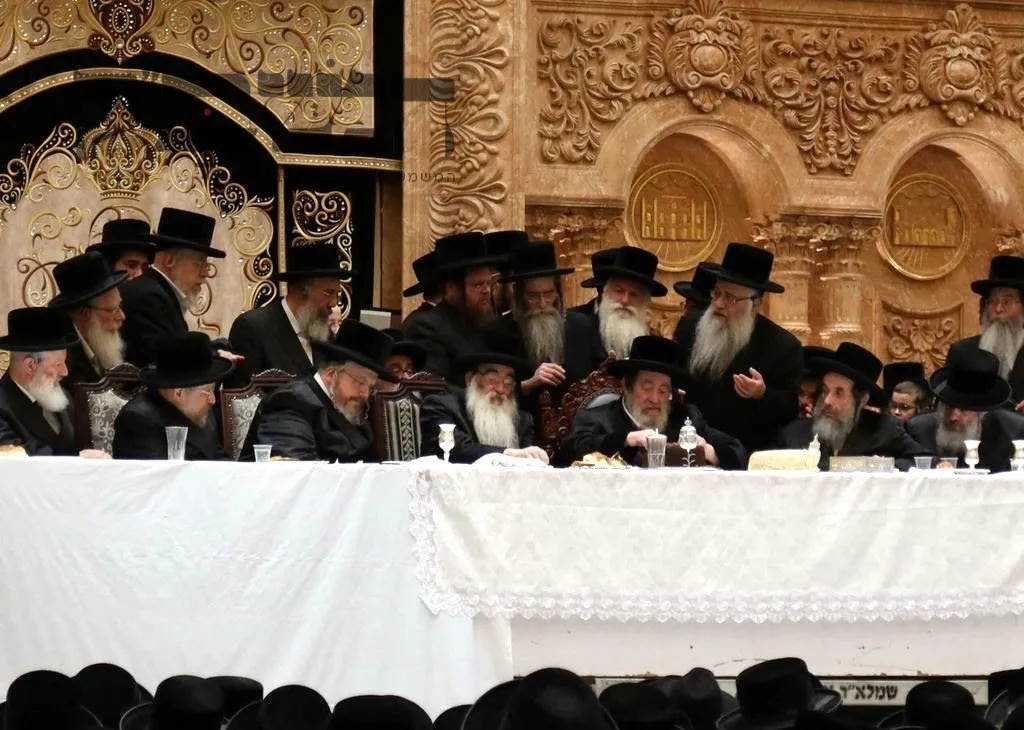 'זְכוּת אָבות יָגֵן עָלֵינוּ': האדמו"ר מויז'ניץ בסעודת הילולא ועליה לציון של זקינו ה'אמרי חיים' מויז'ניץ זי"ע