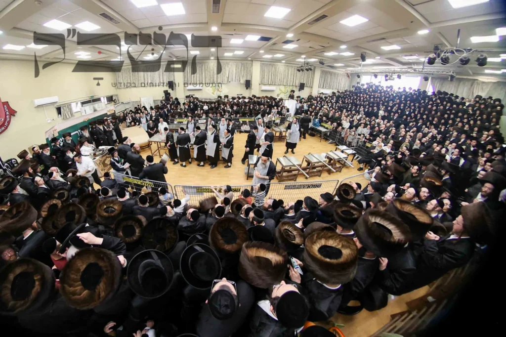 'לַחְמָא עַנְיָא': האדמו"ר מויז'ניץ באפית מצות מצווה אחר חצות ערב פסח