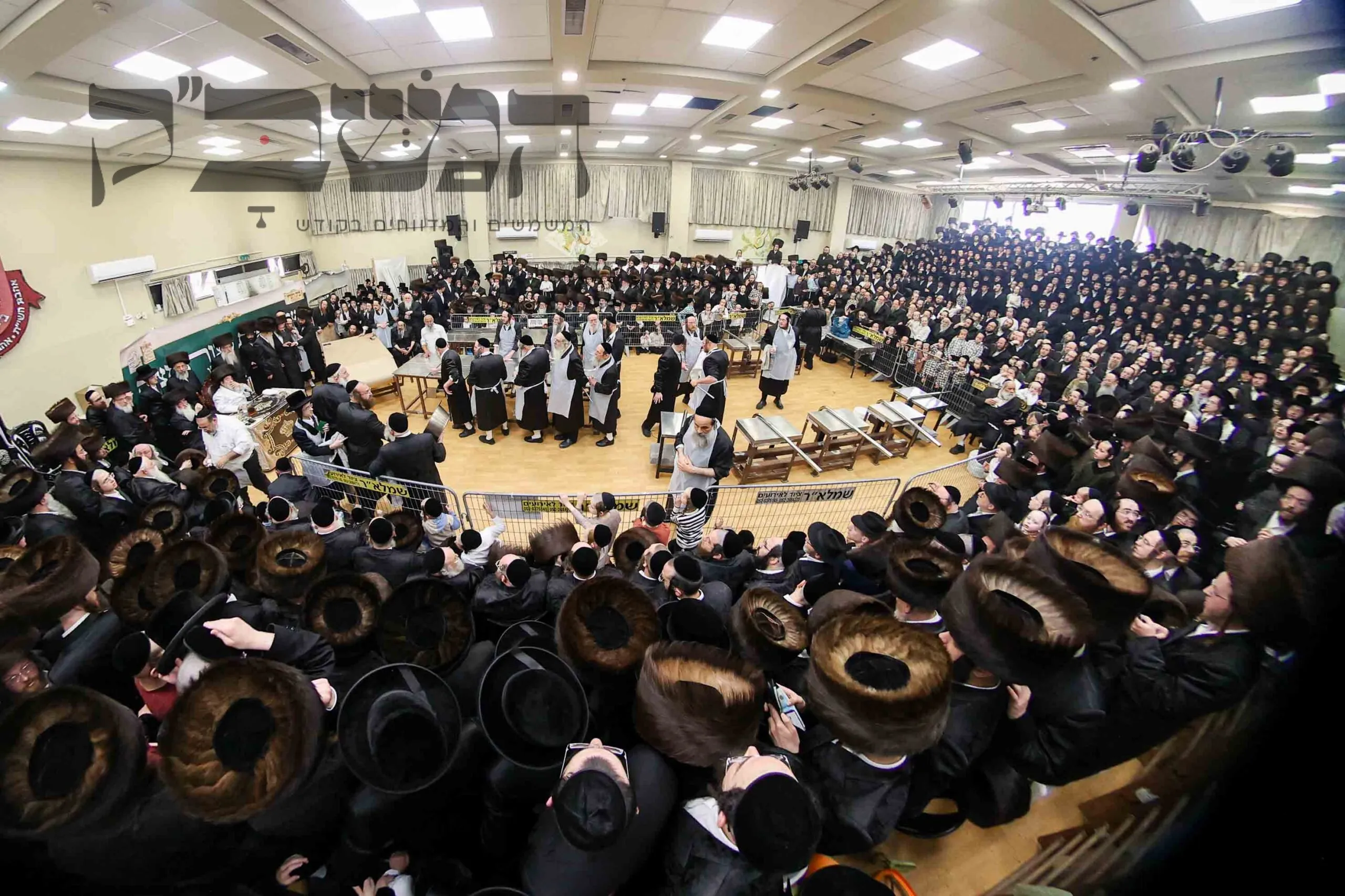 'לַחְמָא עַנְיָא': האדמו"ר מויז'ניץ באפית מצות מצווה אחר חצות ערב פסח