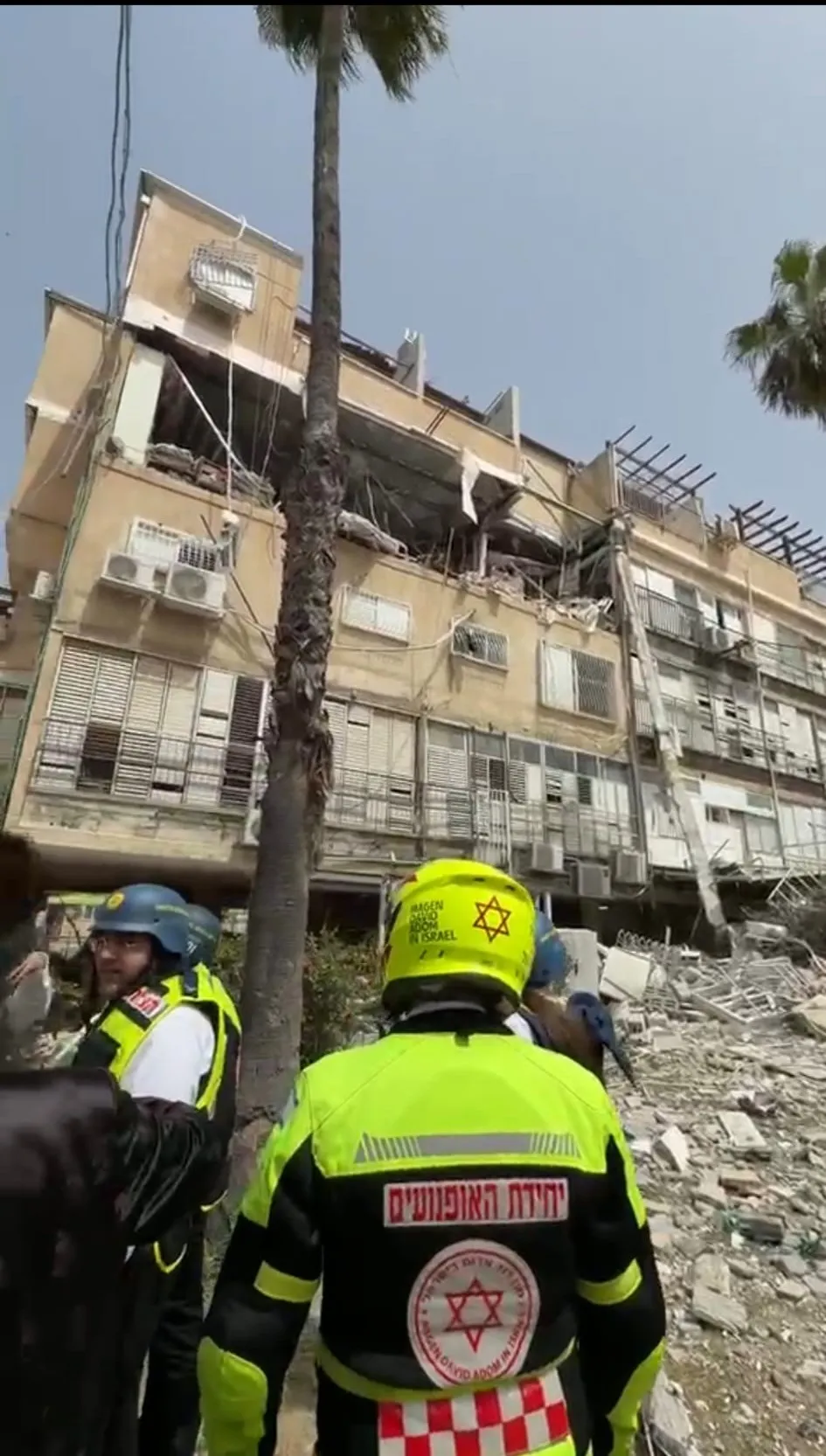 דרמה לילית בבני ברק: נפל טיל אותר בלב שכונת מגורים