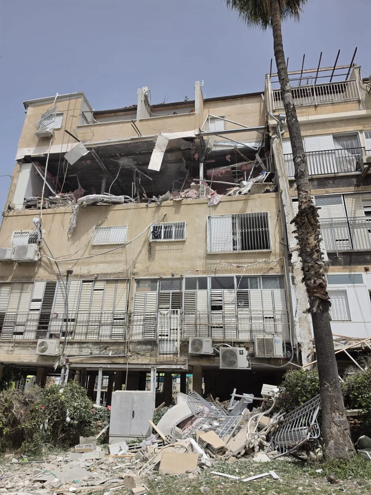 תיעוד דרמטי: פגיעה ישירה של פצצת מצרר בלב בני ברק