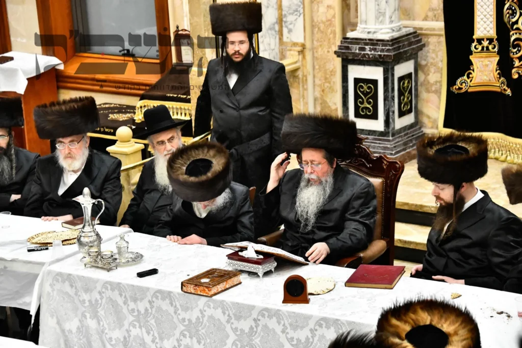 'אַתָּה בְחַרְתָּנוּ': טיש נעילת החג בחצר הקודש שבט הלוי