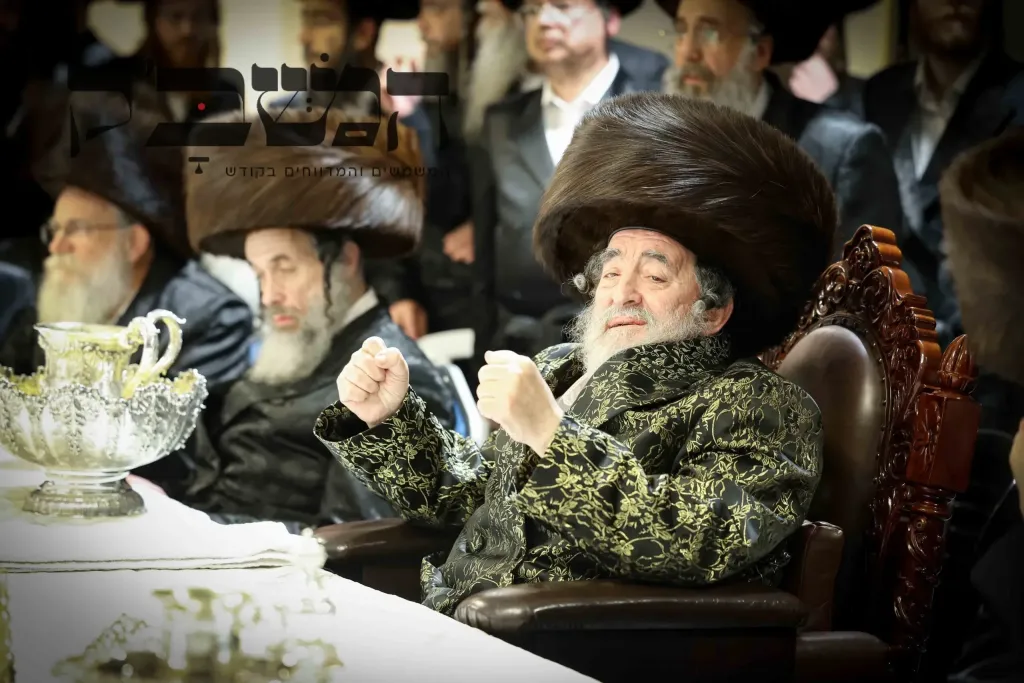 'לְהוֹדוֹת לְהַלֵּל ולְשַׁבֵּחַ': תיעוד מסכם מחג המצות בחצר הקודש ויז'ניץ