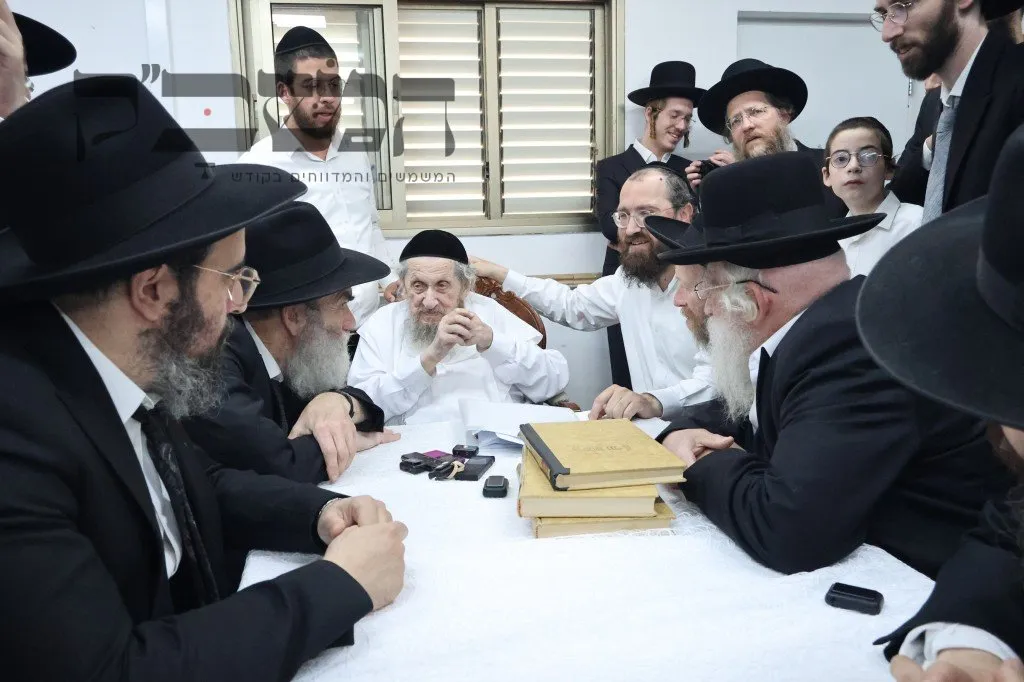 תיעוד מסכם: חג הפסח במחיצת מרן הגר"ד לנדו