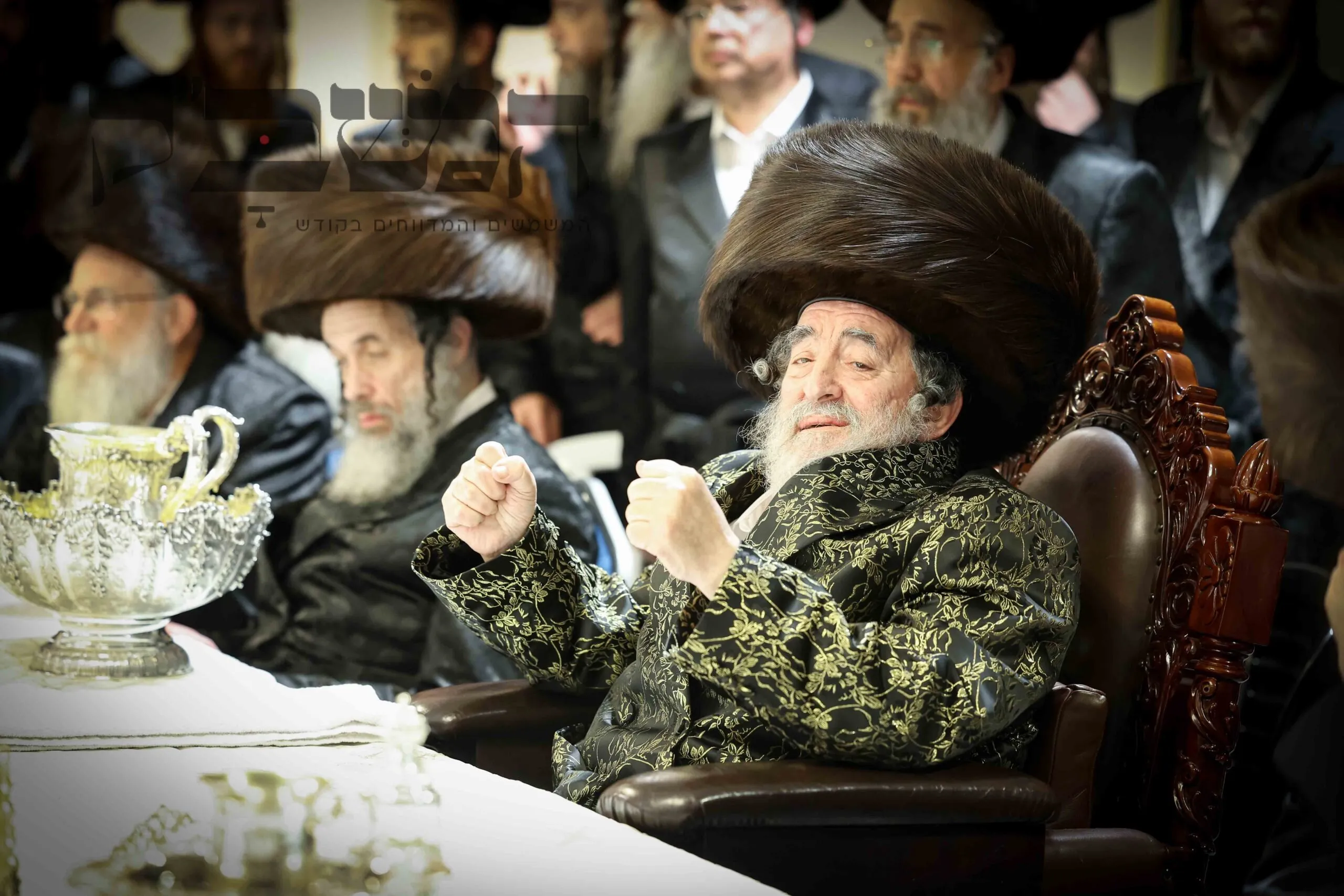'לְהוֹדוֹת לְהַלֵּל ולְשַׁבֵּחַ': תיעוד מסכם מחג המצות בחצר הקודש ויז'ניץ