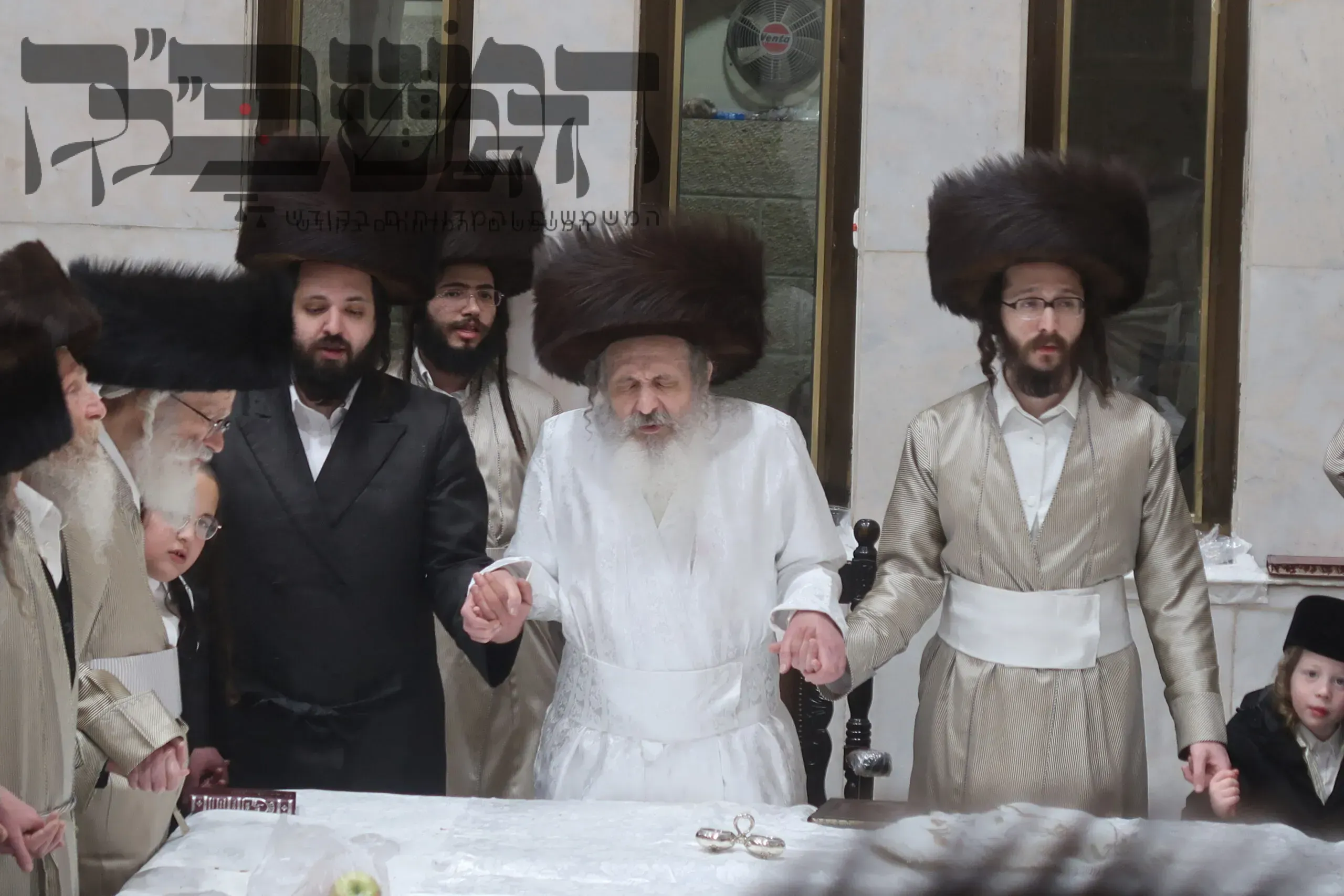 'וְקִדַּשְׁתָּנוּ בְּמִצְותֶיךָ': חג הפסח בחצר הקודש שומרי אמונים