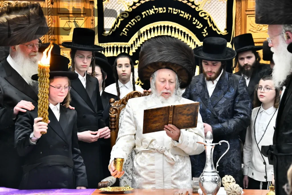 'נֹעַם הַנְּשָׁמוֹת': האדמו"ר מסטראפקוב שבת בבית מדרשו בעיר בני ברק