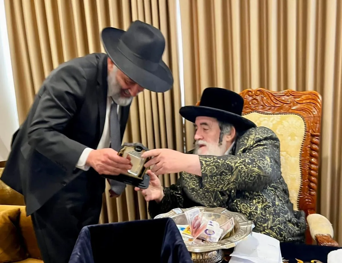 האדמו"ר שב לבני ברק לאחר תקופת מנוחה ורפואה