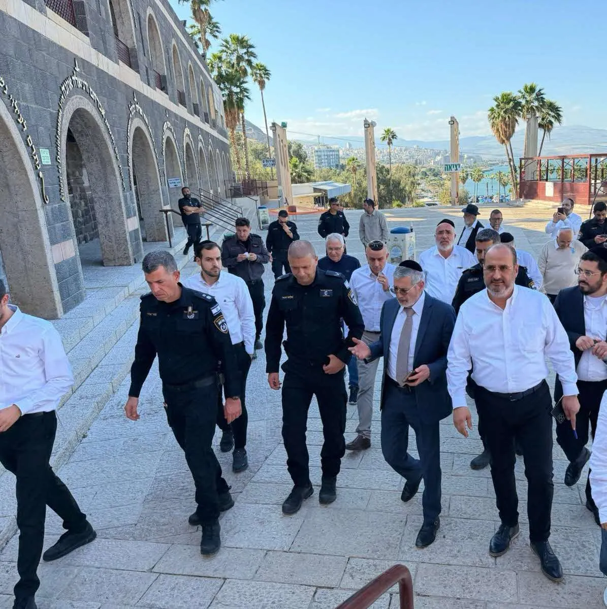 שבוע להילולא: בכירי המשרד ונציגי גופי הביטחון בסיור בקבר רבי מאיר בטבריה