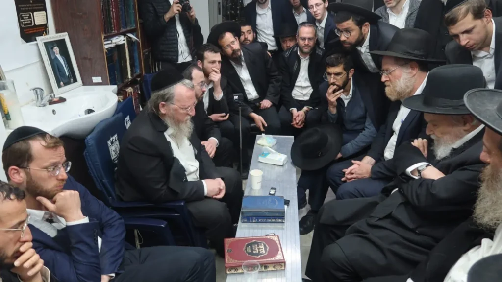 מיד עם חזרתו: מרן הגרמ"ה הירש בבית משפחת שפיגל