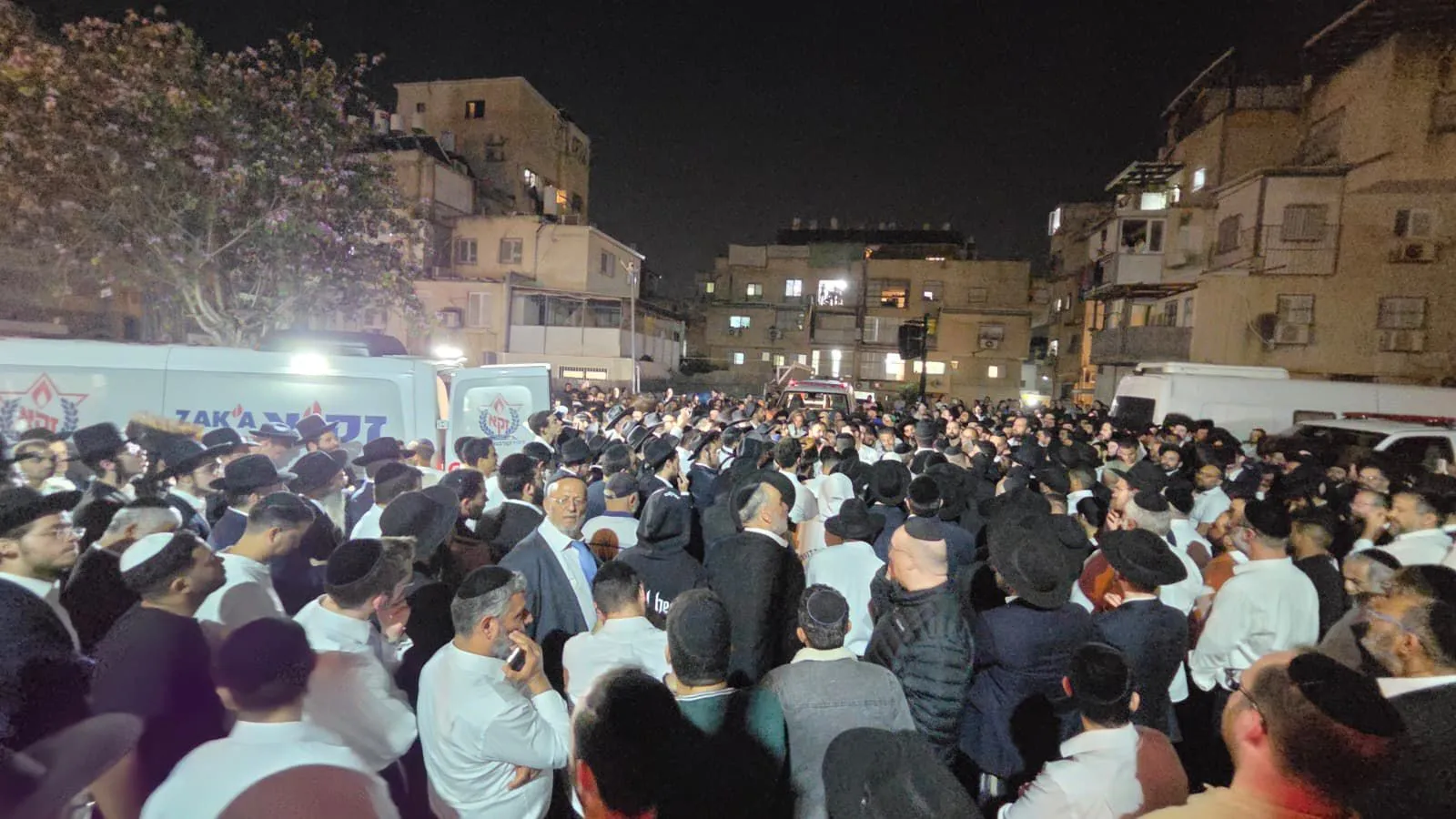 במסע הלוויה ענק וכואב הובלה הילדה נסיה כראדי הי"ד למנוחות