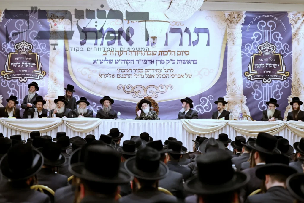 בראשות הרבי מויז׳ניץ: מעמד כבוד התורה ׳תורתו אמת׳ לעשרות אברכים שנבחנו על הוראה בכולל ויז׳ניץ בב"פ