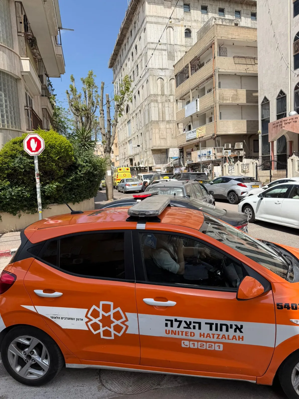 פועל כבן 30 נפצע בינוני מקריסת פיגום בבית כנסת