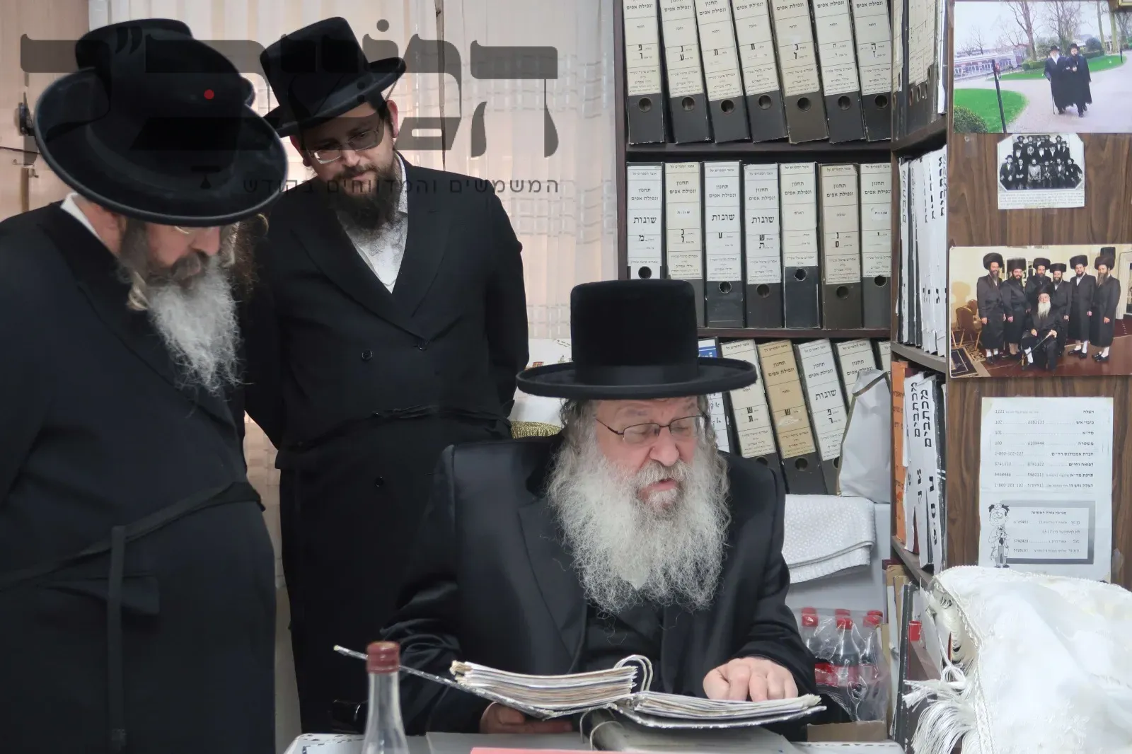 האדמו"ר מנדבורנה בביקור אצל מח''ס אוצר אפרים