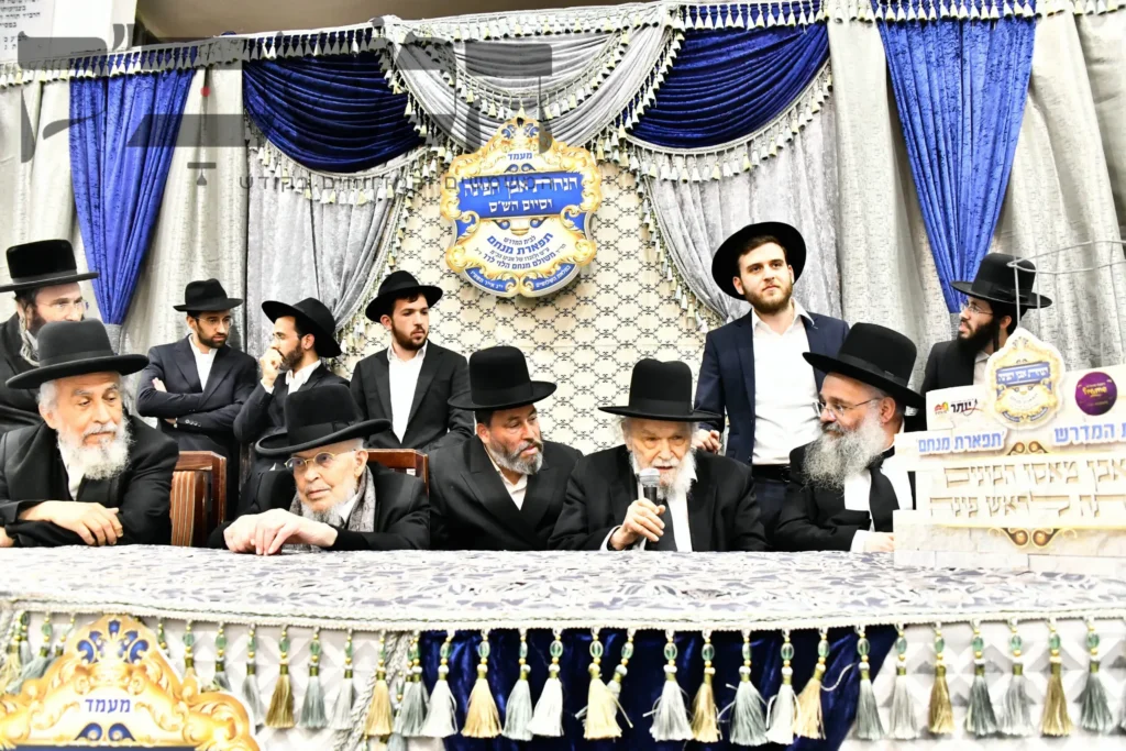הצלם הבני ברקי הניח אבן פינה לביה"כ שהקים לעילוי נשמת אביו