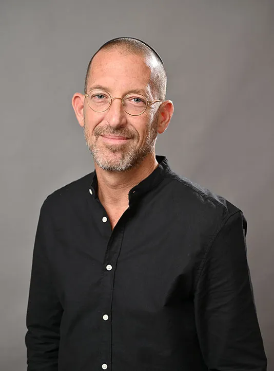 הפרסומאי החרדי חושף: צמד העיתונאים החרדיים הציעו לי לחבור לבנט