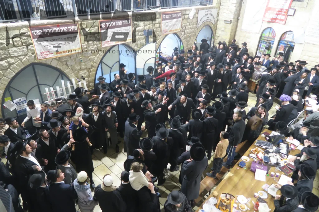 העפילו אל ההר מראות מהאווירה בהר מירון ערב הילולת הרשב"י