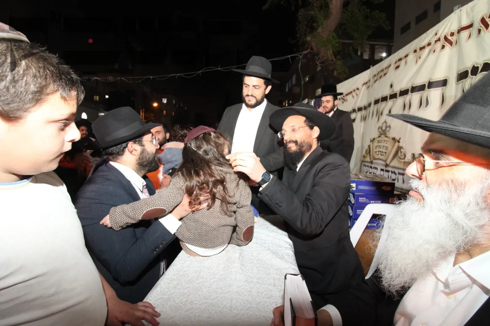 'בְּסוֹד תּוֹרָה הַבָּהִיר': מעמד ההדלקה שע