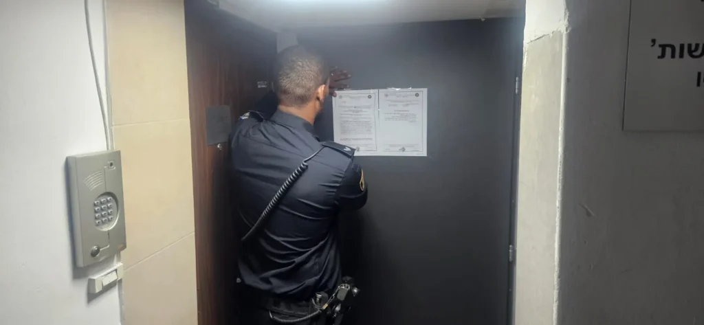 המבצר נפרץ: מה הוסתר מאחורי הדלת הנעולה ברחוב רוזן?