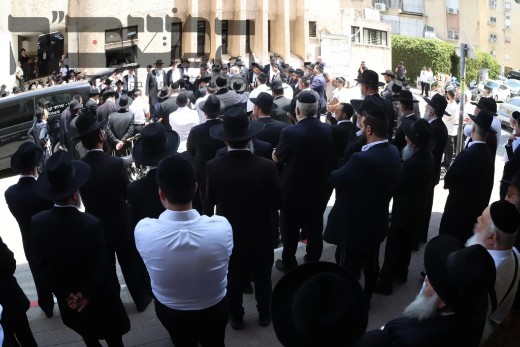 אלפים ליוו בבני ברק ובאלעד I מסע הלווית הגאון רבי משה צרף זצ"ל