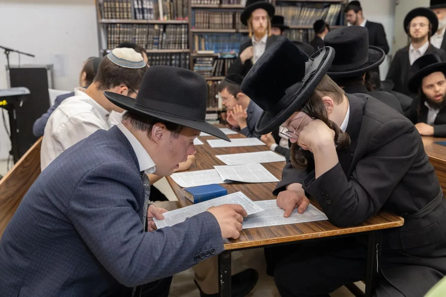 תלמידי 'אהל שרה' במעמד הכנה לקבלת התורה